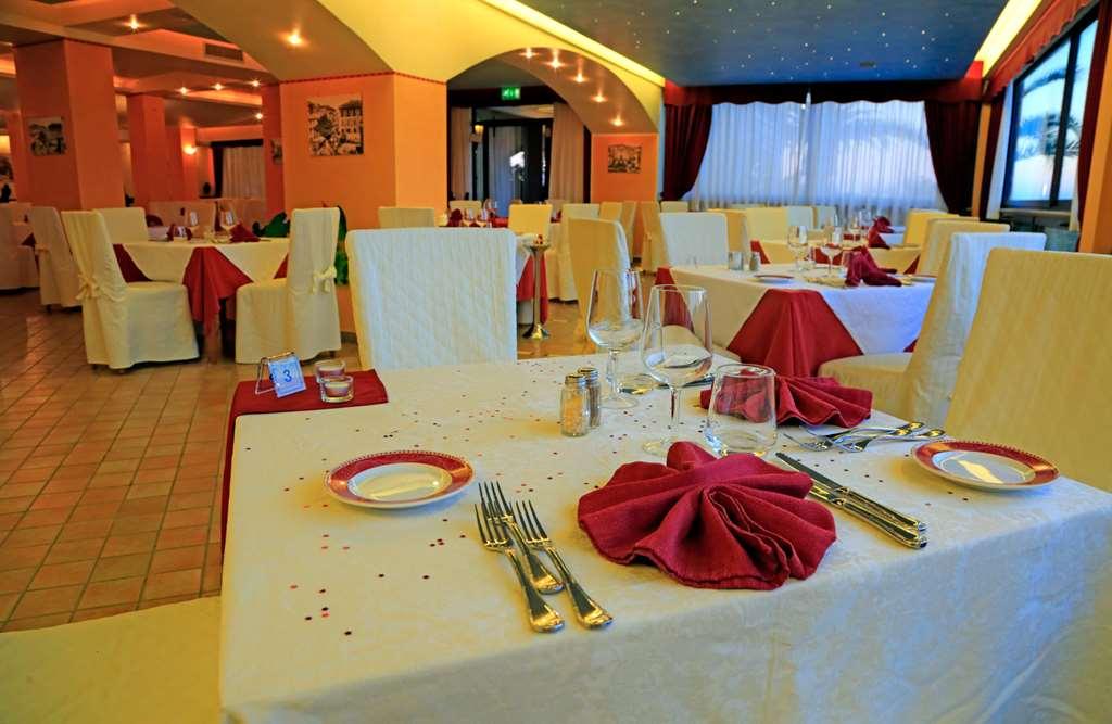 ลาบรันดา รอกกา เนตตูโน โตรเปีย Hotel โตรเปอา ร้านอาหาร รูปภาพ